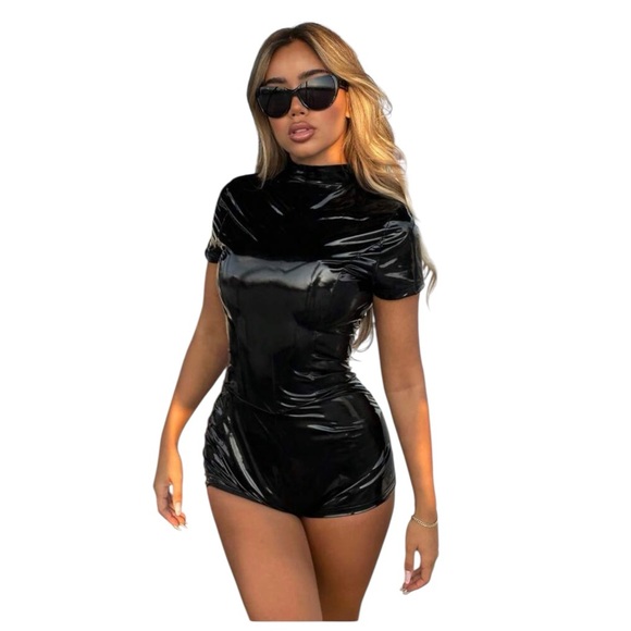 🖤 Sexy Black Patent Faux Leather Romper – XS (EU 34 / US 2) - Picture 2 of 15